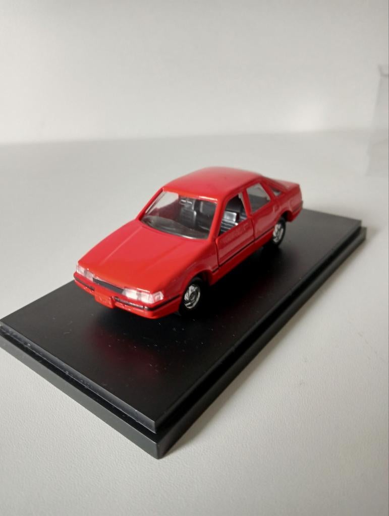 Rode Mazda 626 HB uit 1989 1:43 zeldzaam., Hobby en Vrije tijd, Modelauto's | 1:43, Ophalen of Verzenden, Nieuw, Auto, Overige merken