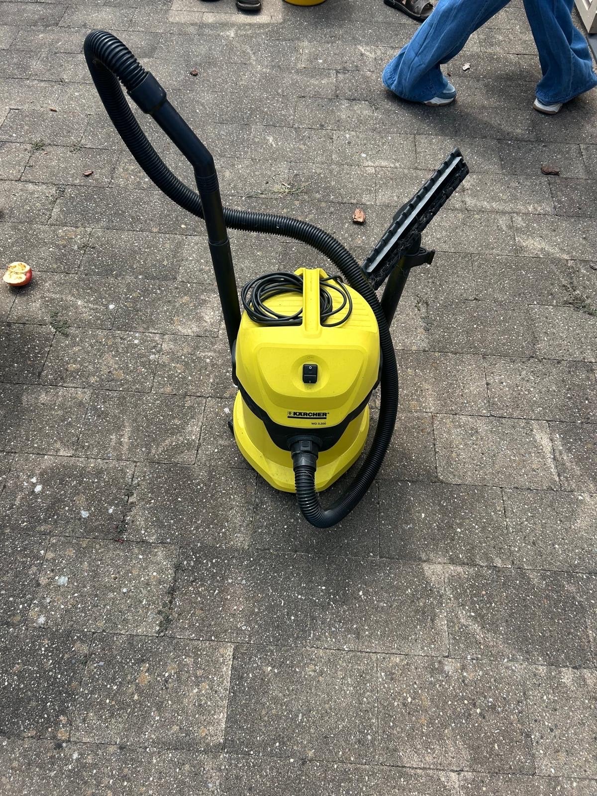Kärcher WD 3.200 Nat- en Droogzuiger - 1400W, Gebruikt, Kärcher, Industriële stofzuiger, 2000 watt of meer