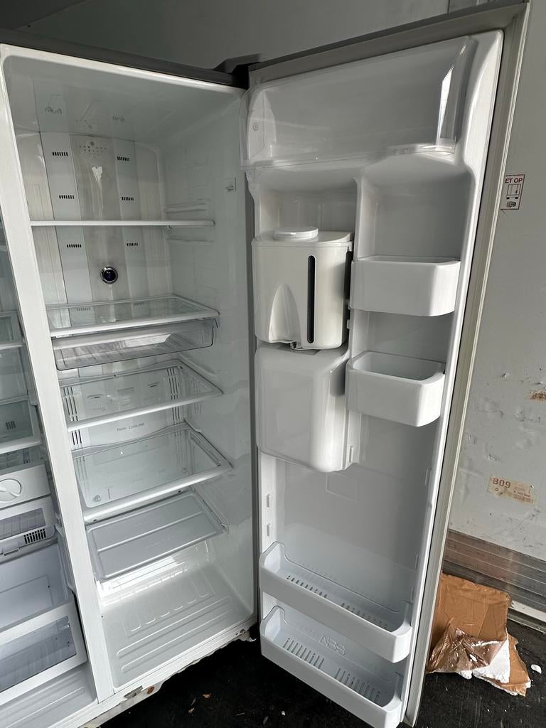 Samsung Side-by-Side Koelkast met Waterdispenser, Gebruikt, 200 liter of meer, 60 cm of meer, Met aparte vriezer