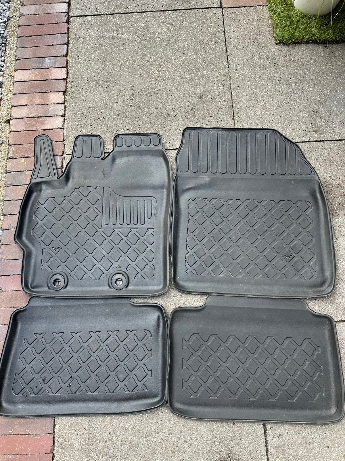 Rubberen automatten voor Toyota Yaris IV / Cross / Mazda 2, Ophalen, Gebruikt