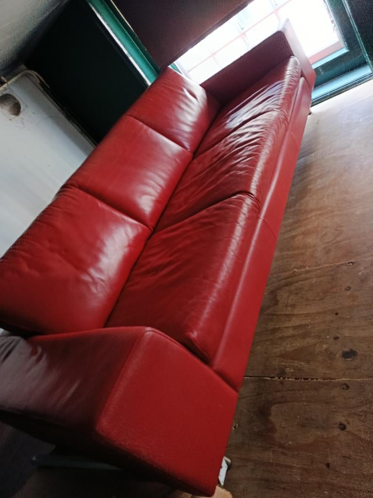 Modern montel rode design bank (235 cm x 90 cm), Huis en Inrichting, Gebruikt, Driepersoons, 75 tot 100 cm, Ophalen of Verzenden
