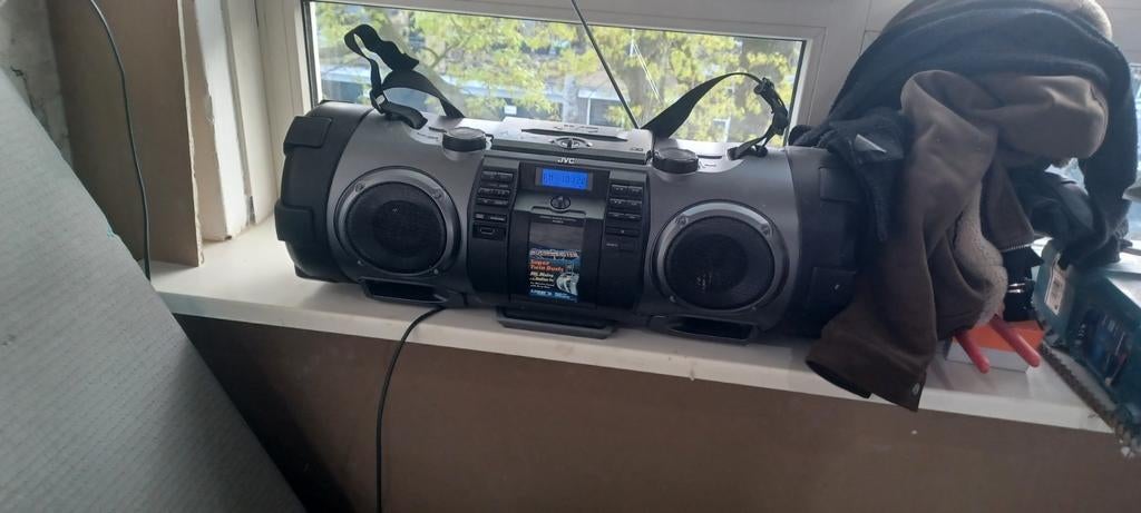 JVC Boomblaster RV-NB100B met CD-speler en iPod-dock, Ophalen of Verzenden, Gebruikt, Radio, Met cd-speler