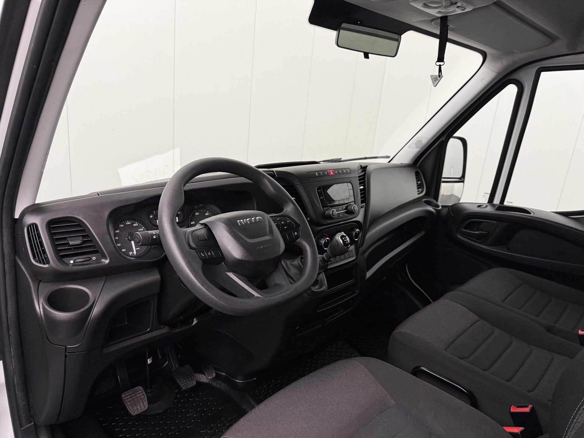Iveco Daily 35C16 3.0L Bakwagen+Laadklep | Dakspoiler | Airc, Auto's, Stof, Gebruikt, 156 pk, Iveco