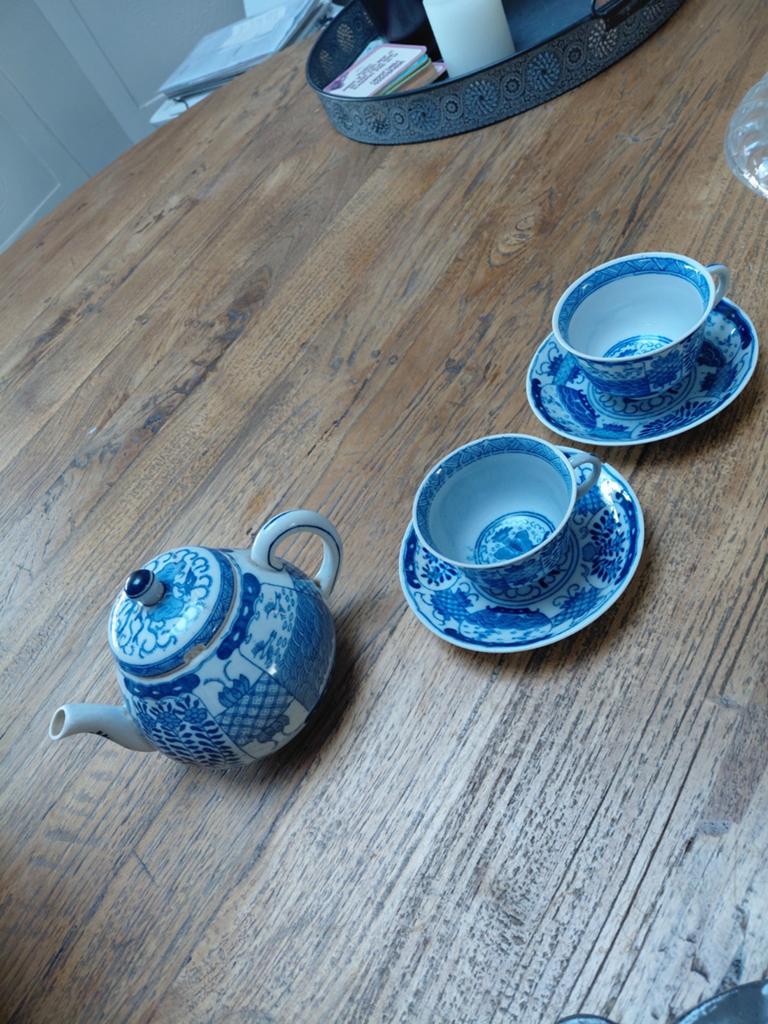 Theepotje met 2 kopjes, Antiek en Kunst, Ophalen of Verzenden
