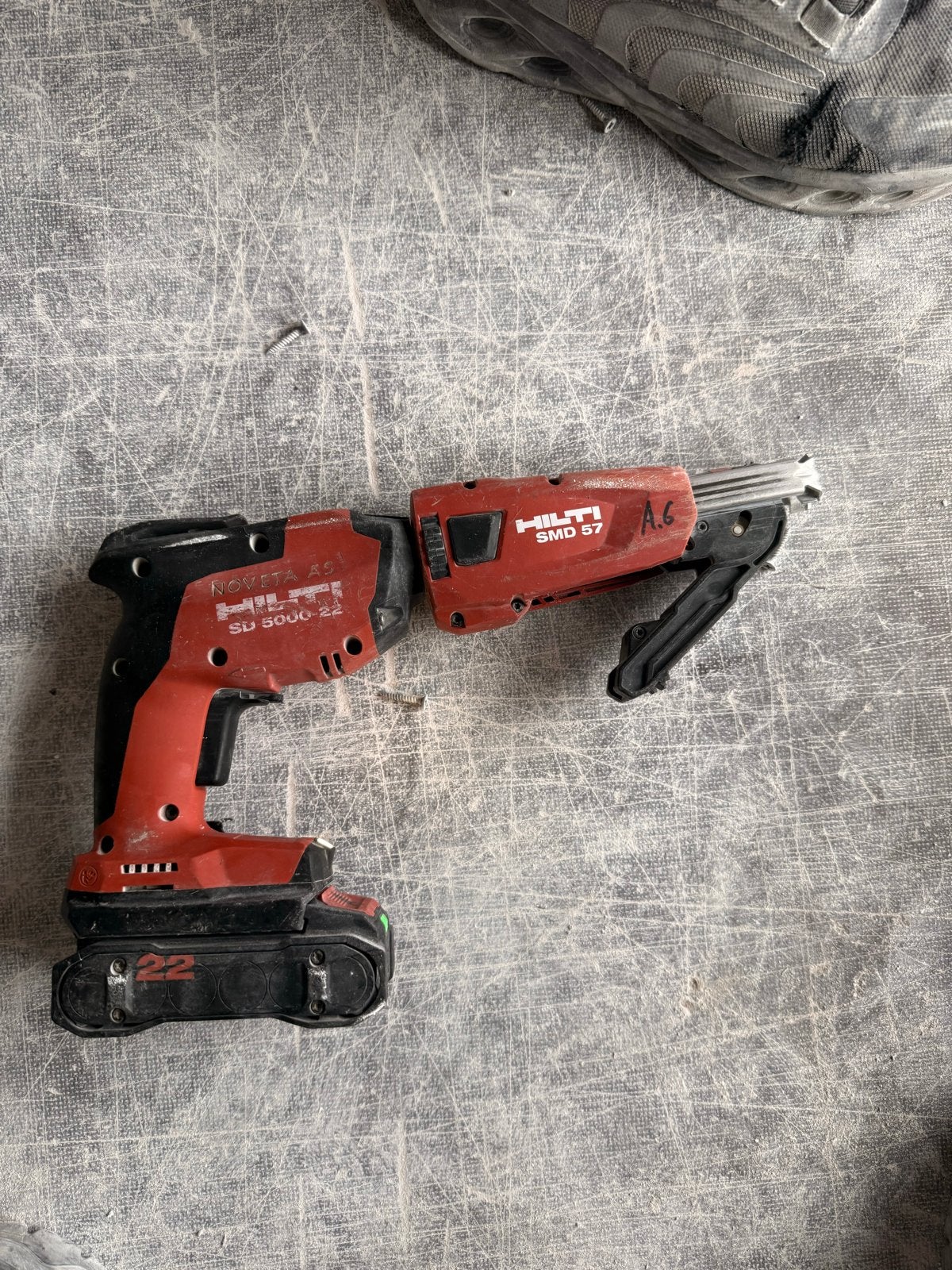 Hilti SD-5000 Schroefmachine met SMD 57 magazijn, Variabele snelheid, Verzenden, Boor- en Schroefmachine, Gebruikt