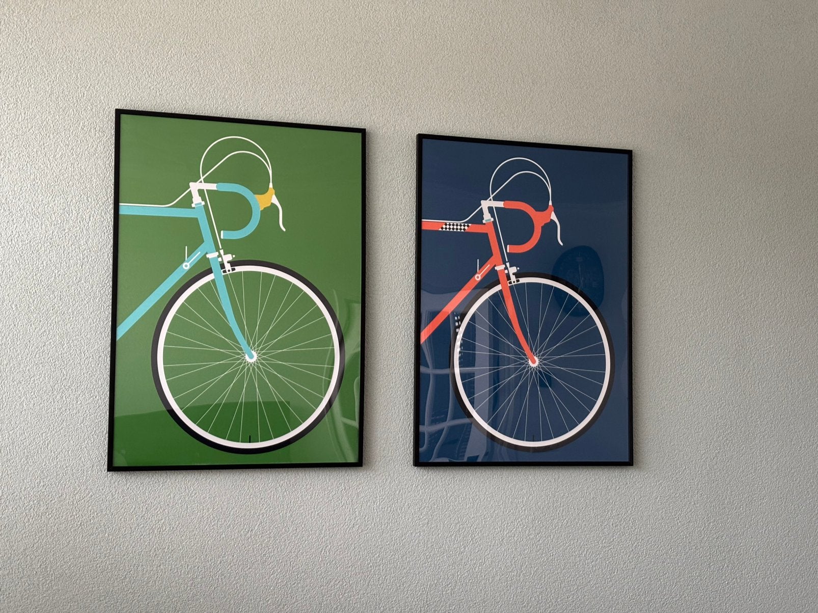 Set van 2 fiets posters - Groen en Blauw 50x70, 50 tot 75 cm, Nieuw, Ophalen of Verzenden, Foto of Poster