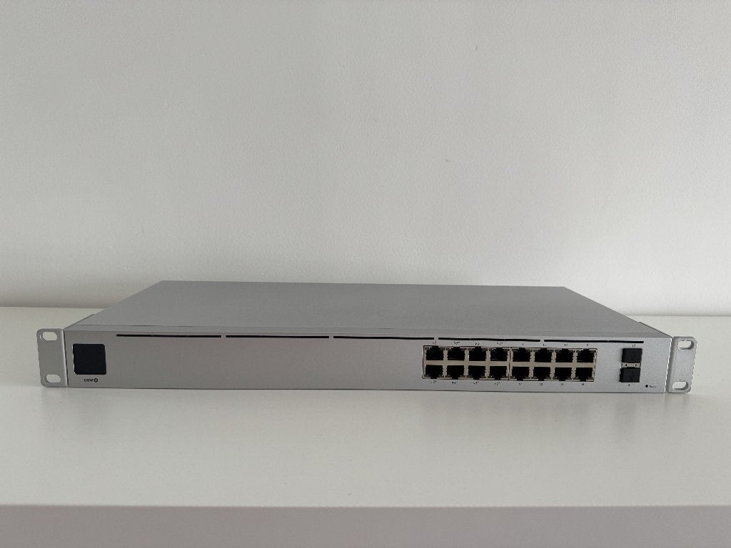Ubiquiti UniFi Switch Standard 16 PoE, Ophalen of Verzenden, Zo goed als nieuw