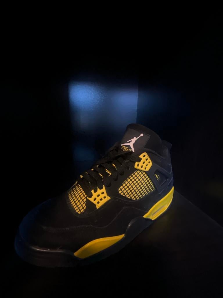 Nike Air Jordan 4 Retro 'Thunder' Sneakers, Kleding | Heren, Schoenen, Zo goed als nieuw, Sneakers of Gympen, Zwart, Ophalen of Verzenden