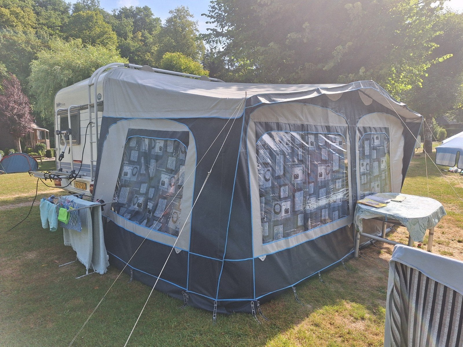 Hobby De Luxe Caravan met voortent, Schokbreker, Rondzit, Hobby, Dwarsbed
