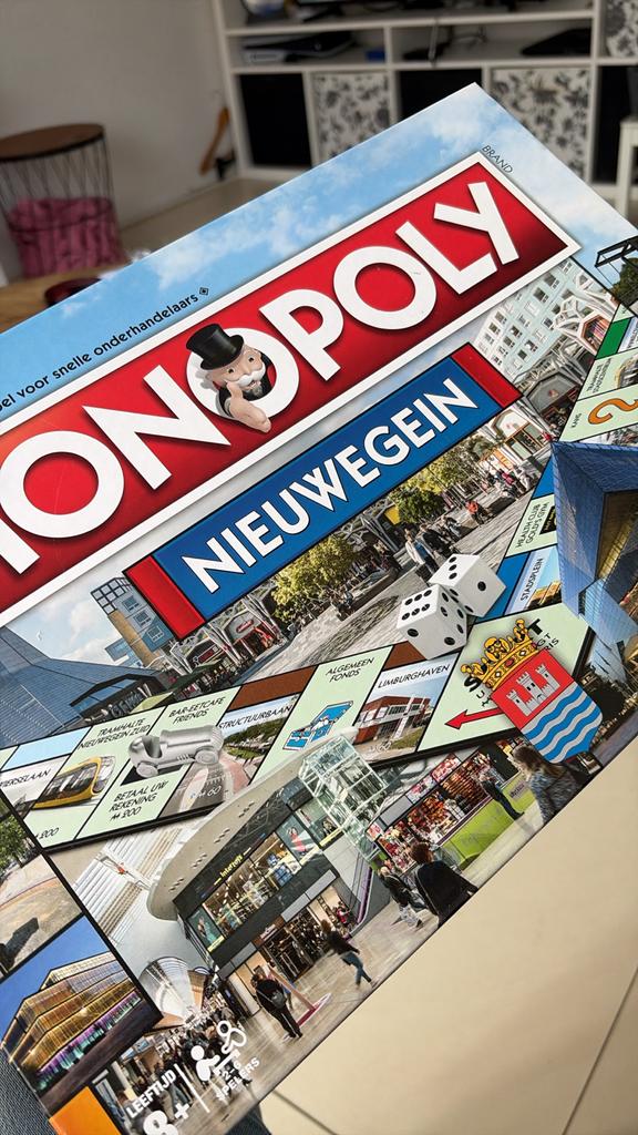 Monopoly Nieuwegein - Zo goed als nieuw, Hobby en Vrije tijd, Gezelschapsspellen | Bordspellen, Drie of vier spelers, Ophalen of Verzenden