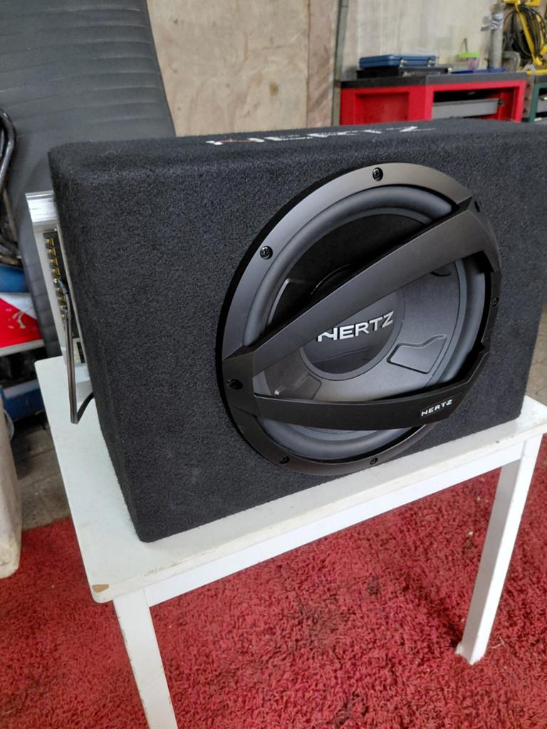 Hertz Subwoofer met Vibe 1200W Versterker, Ophalen