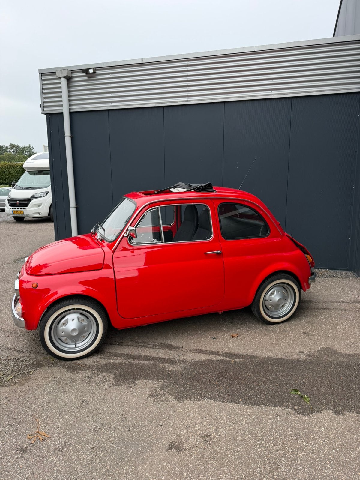 Fiat 500 R oldtimer – 600cc – Ferrari Rood – Whitewalls, foto 5