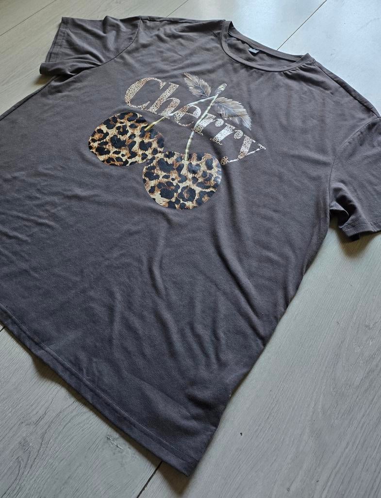 Oversized T-shirt met luipaardprint kersen - Maat XL, Kleding | Dames, T-shirts, Zo goed als nieuw, Maat 46/48 (XL) of groter
