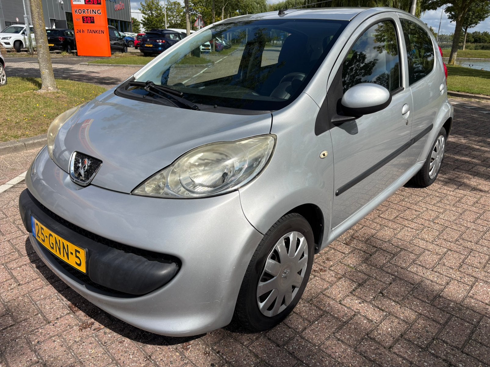Peugeot 107 1.0 12V 5DR 2-TRONIC Grijs AIRCO NW APK 27, Auto's, Peugeot, 4 stoelen, 68 pk, Origineel Nederlands, Particulier