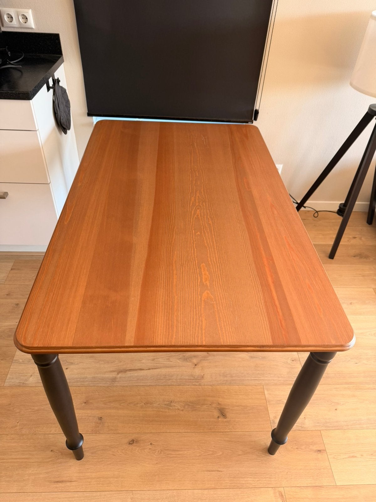 Houten eettafel met zwarte stalen poten (6-zits), Huis en Inrichting, Ophalen, 50 tot 100 cm, Zo goed als nieuw, Vijf personen of meer