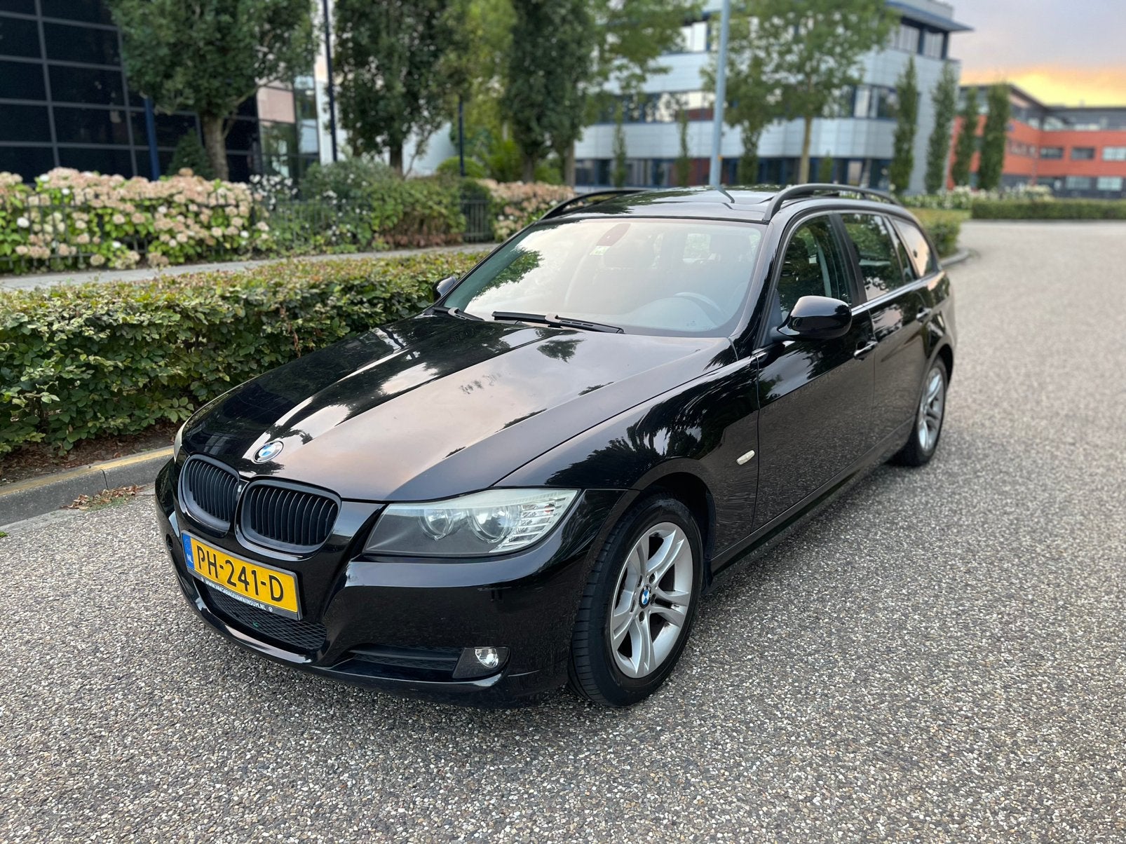 BMW 3-Serie 2.0 I 320 Touring 2009 Panorama Apk rijd Perfect, 1995 cc, 4 cilinders, Zwart, Handgeschakeld