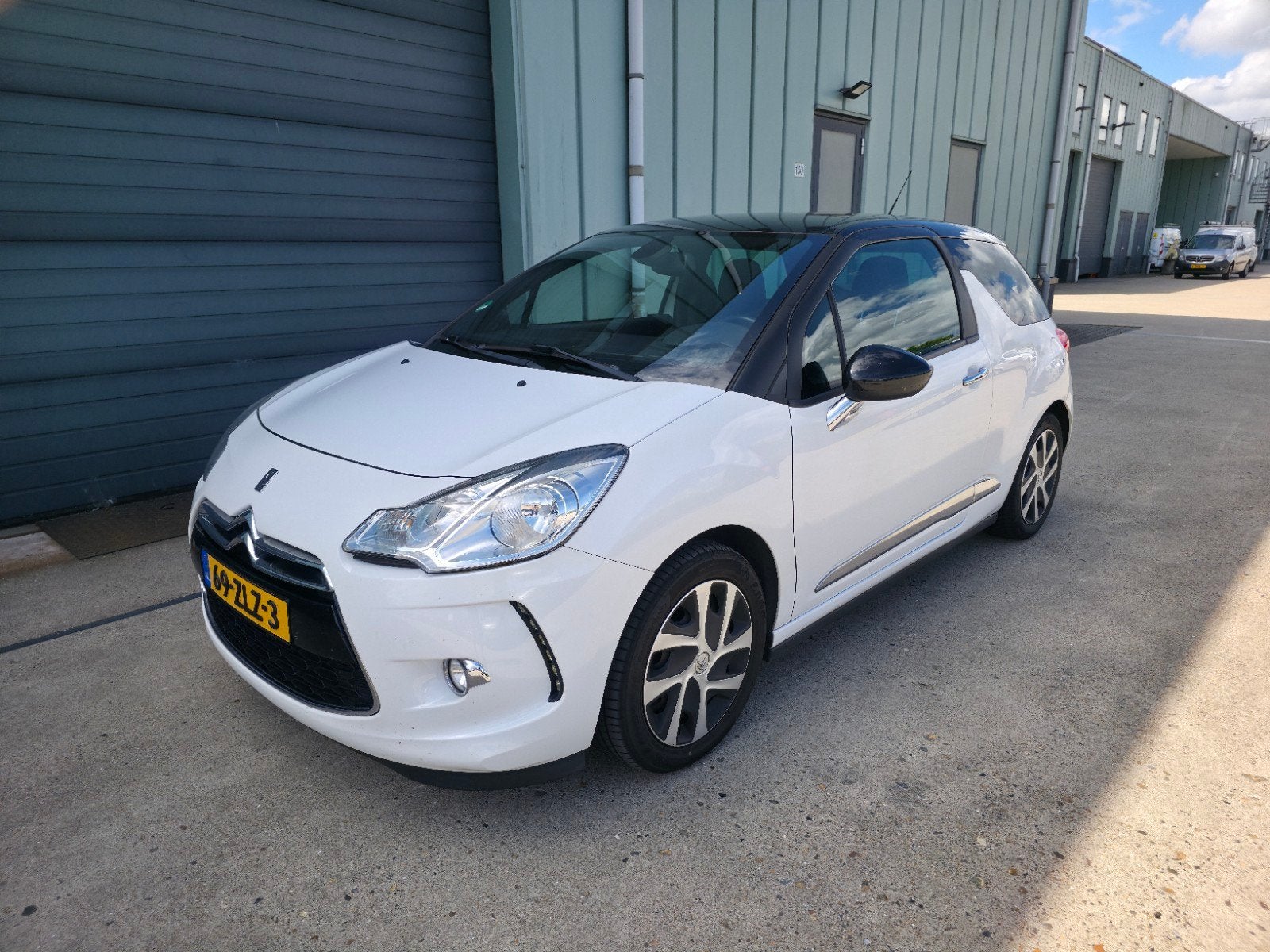 Citroën DS3 1.2 VTI / Netjes / Navi / Airco / Cruise control, Auto's, Citroën, Voorwielaandrijving, Zwart, 1199 cc, Leder en Stof