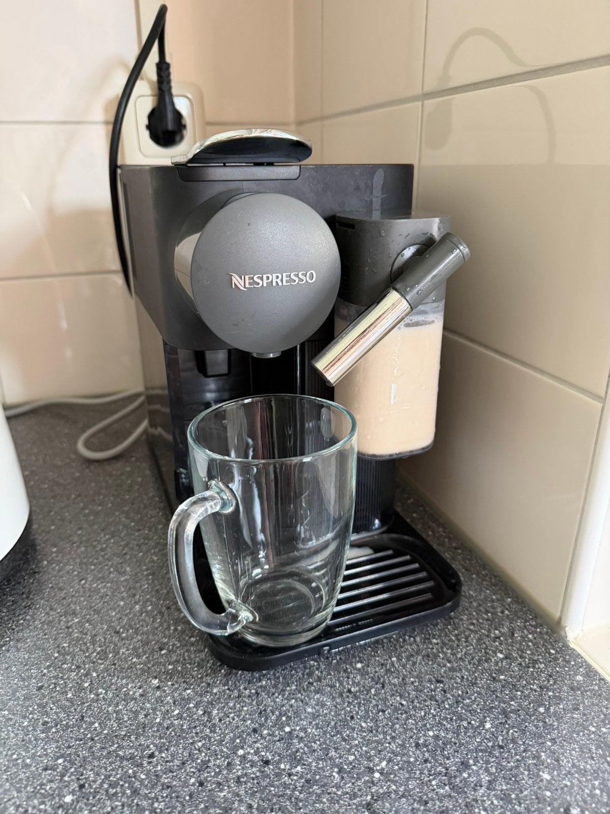 Nespresso delonghi goede staat, Ophalen, Gebruikt