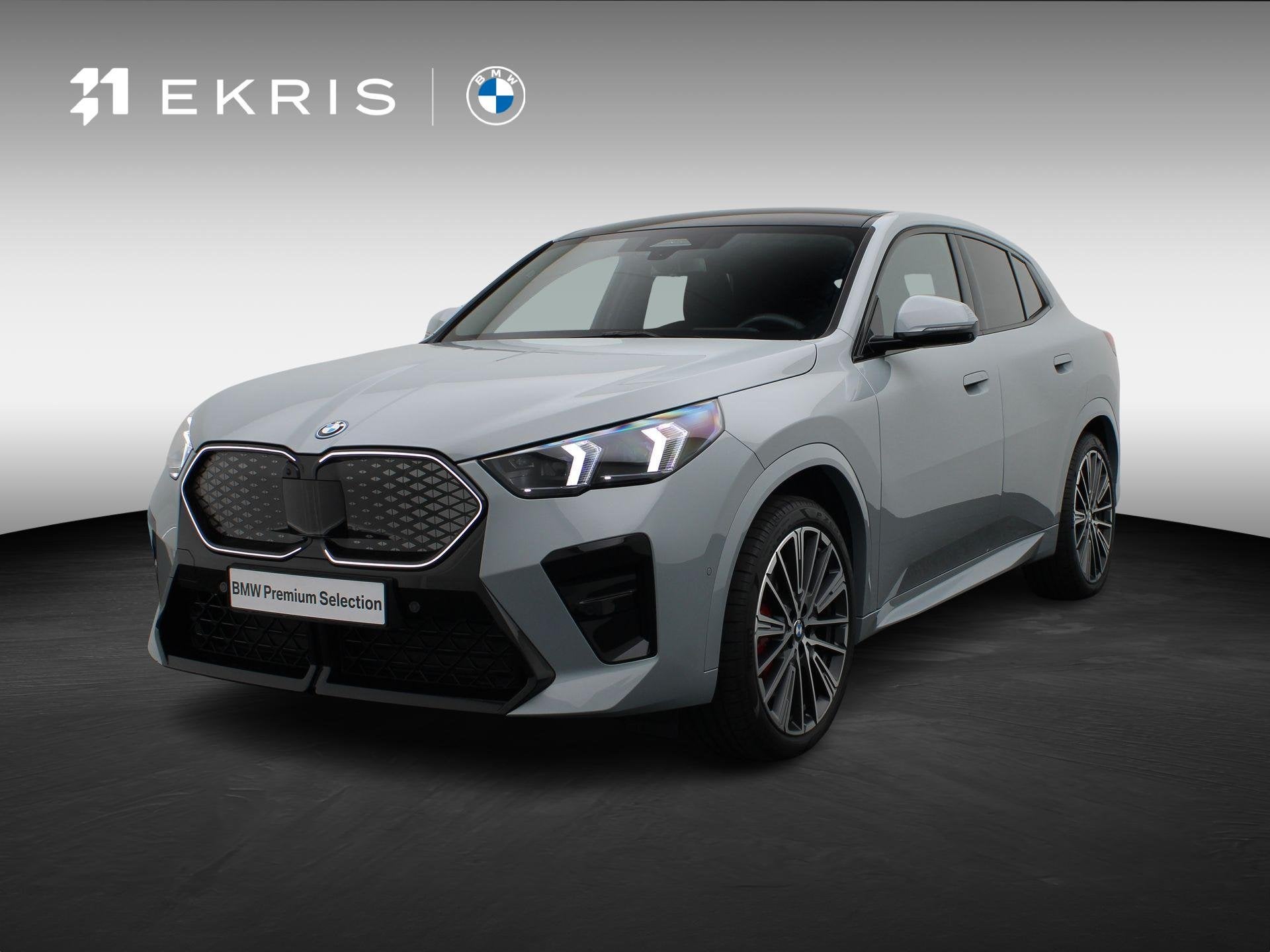 BMW iX2 xDrive30 M Sportpakket Pro | Comfort Access | Glazen, Automaat, 479 km, Zwart, Met garantie (alle)
