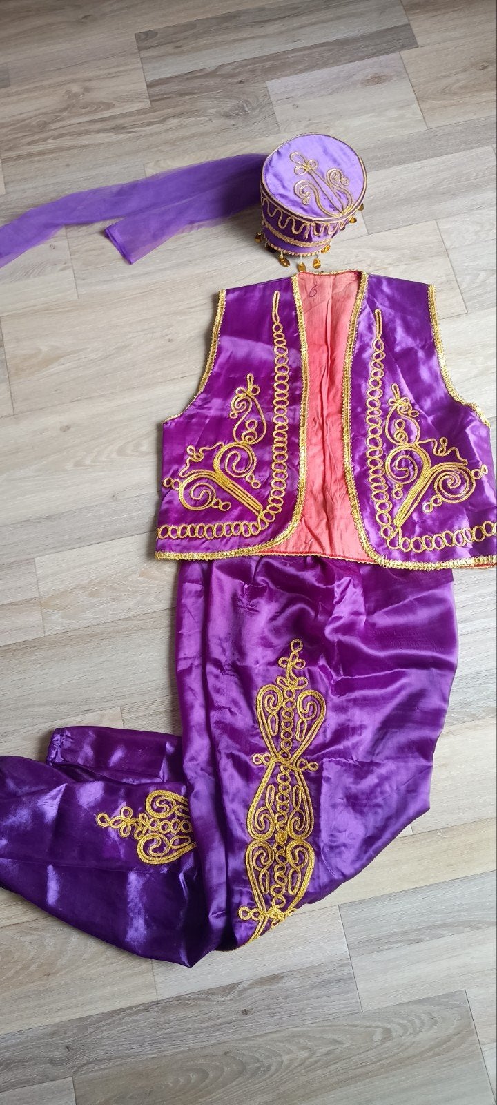 Prachtig paars Arabisch kostuum, Ophalen of Verzenden, Kleding, Maat 36 (S), Overige thema's