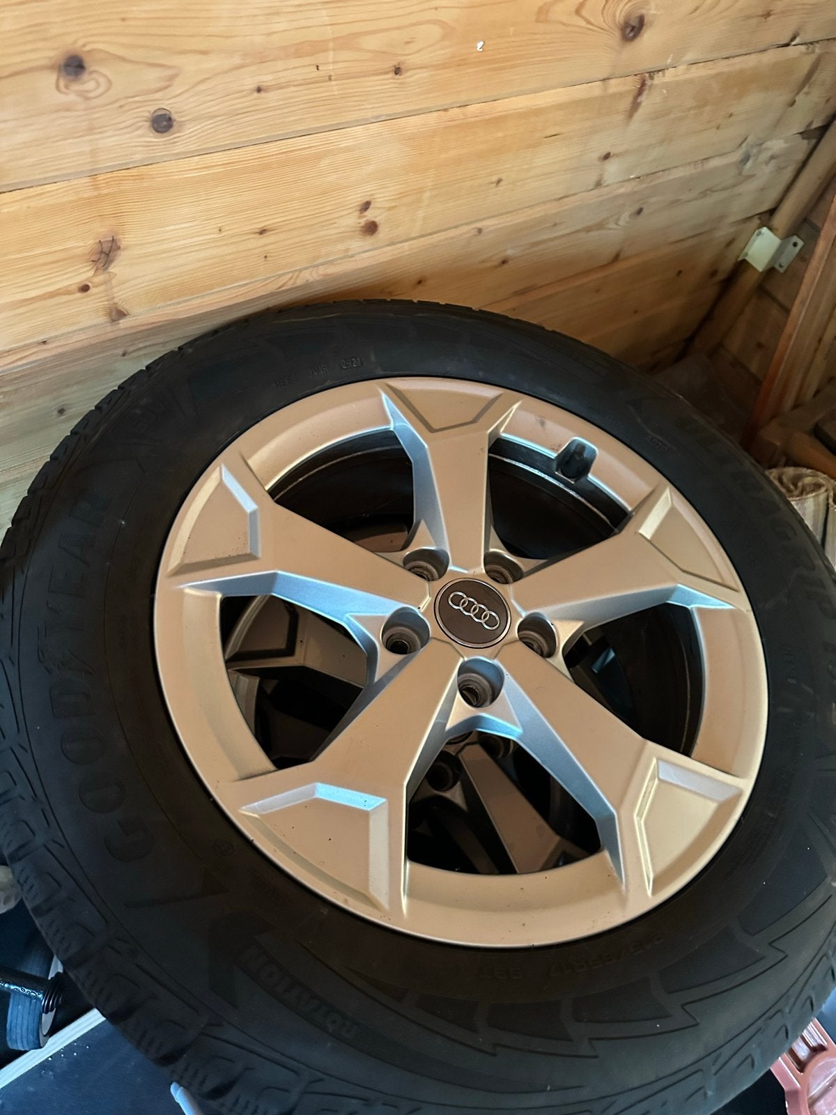 Audi winterbanden met velgen 215/65R17, Ophalen, Banden en Velgen, 17 inch, Winterbanden