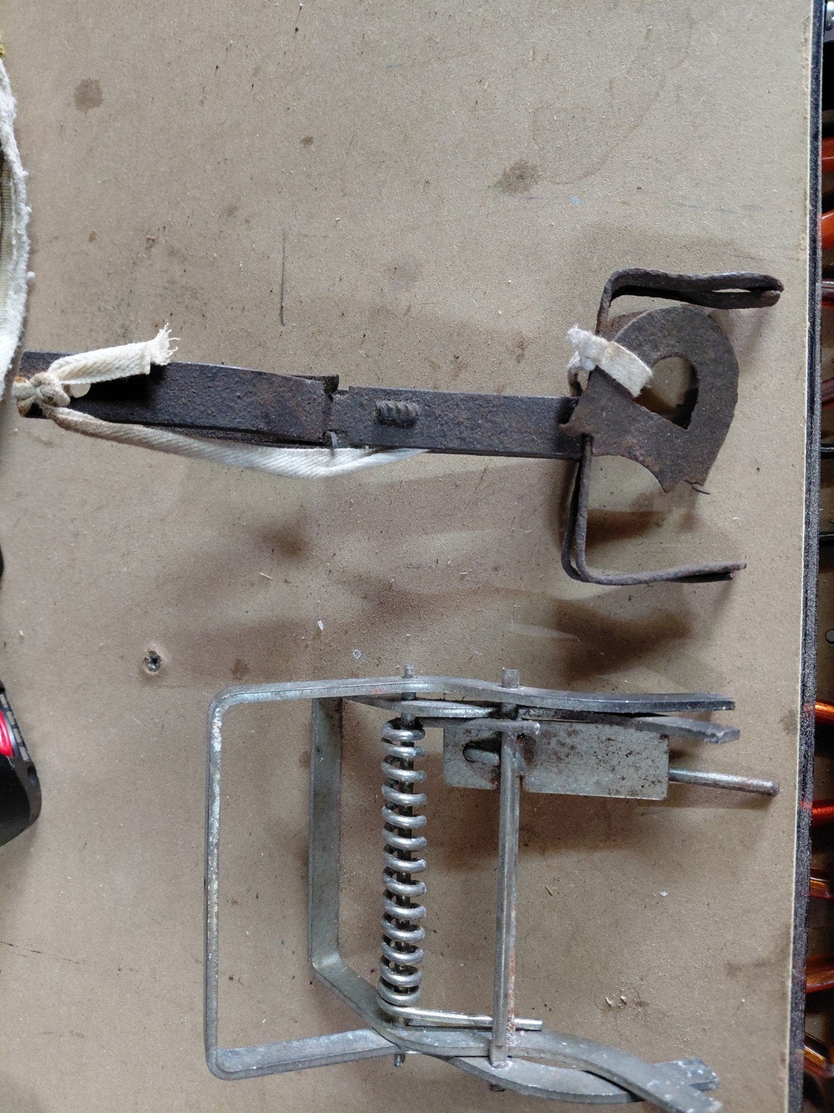 2 verschillende mollen klemmen., Ophalen of Verzenden