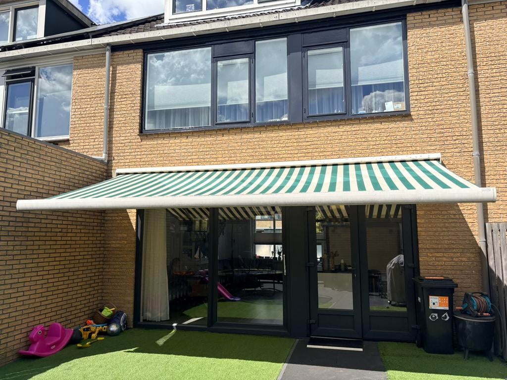 Zonnenscherm electrisch, Tuin en Terras, Zonneschermen, Ophalen, Zo goed als nieuw, Knikarmscherm, Elektrisch