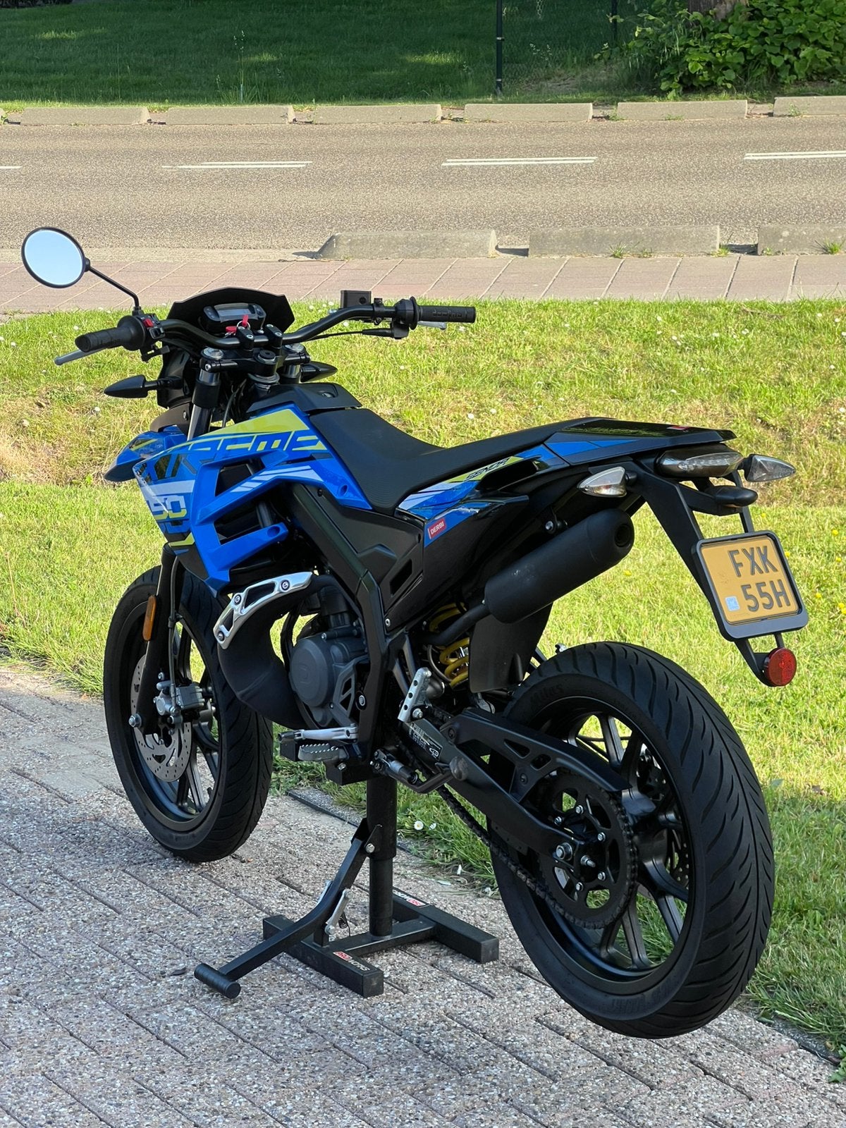 Derbi Senda | 2019 | MAAR 9800 KM, Fietsen en Brommers, Brommers | Derbi, Ophalen, 6 versnellingen, Maximaal 45 km/u, Zo goed als nieuw