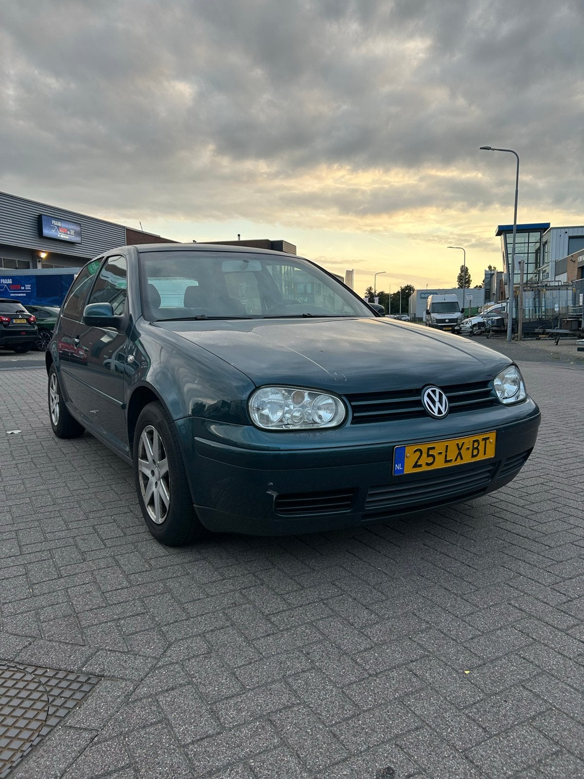 Volkswagen Golf 1.6 77KW 2003 Groen, Auto's, Voorwielaandrijving, 4 cilinders, 49 €/maand, 1200 kg