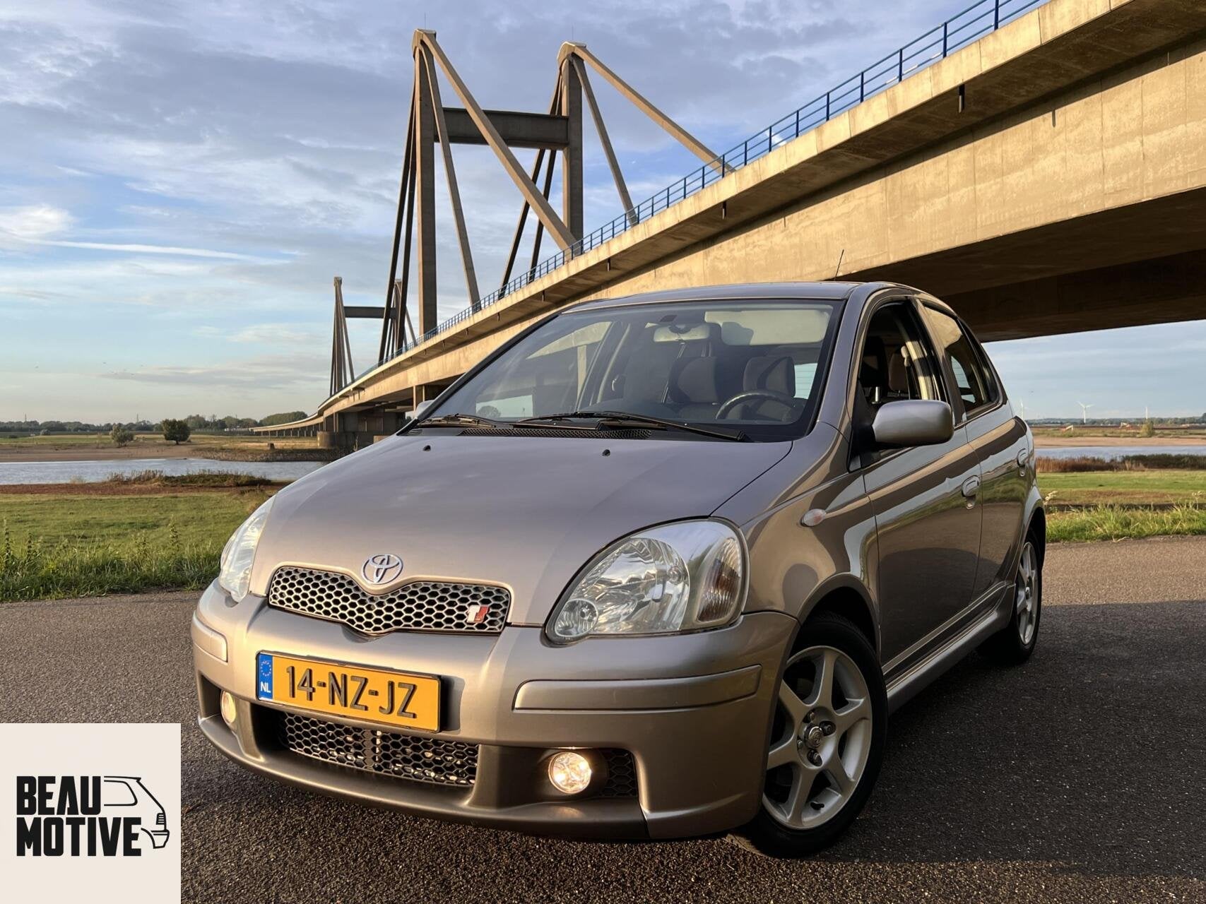 Toyota Yaris 1.5 VVT-i T-Sport >Facelift< 5-drs, Trekhaak, Auto's, Toyota, Gebruikt, 31 €/maand, 4 cilinders, 400 kg