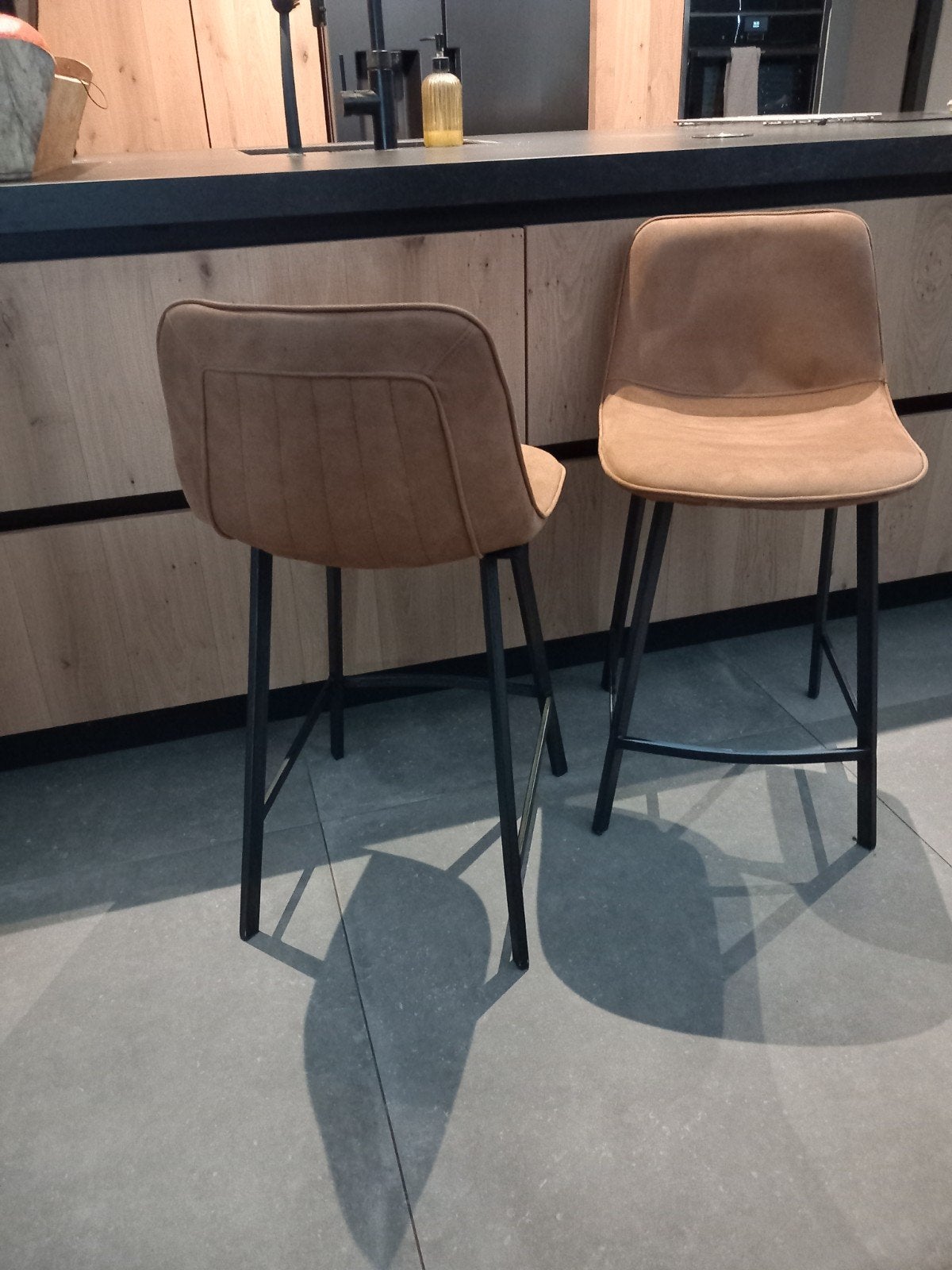 2 barkrukken cognac kleur., Huis en Inrichting, 2 krukken, Ophalen, 60 tot 90 cm