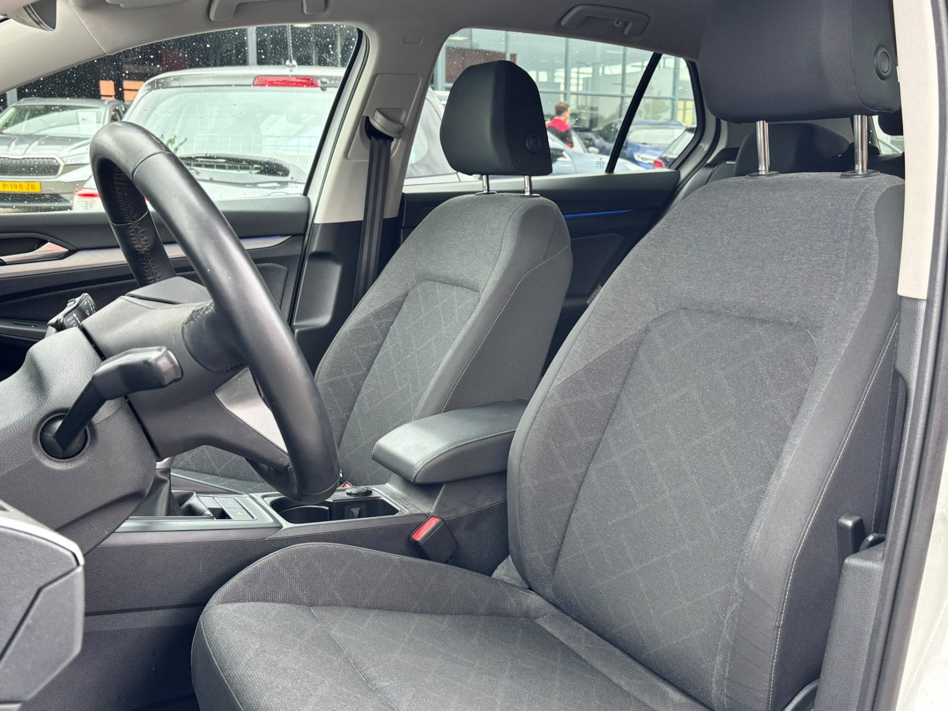 Volkswagen Golf BWJ 2023 1.0 111 PK TSI Life FULL LED | CAMR, Voorwielaandrijving, Stof, Gebruikt, Met garantie (alle)