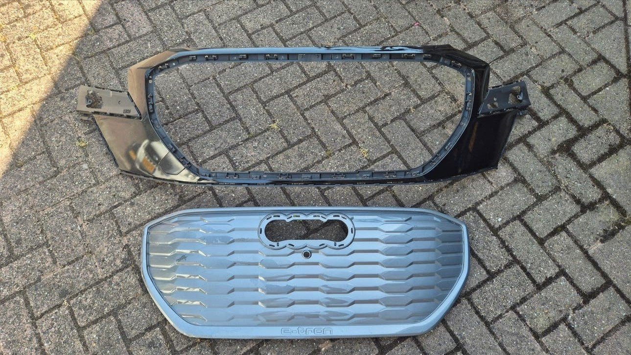 Audi E-tron Bumper Grille, Ophalen of Verzenden, Voor, Audi, Bumper