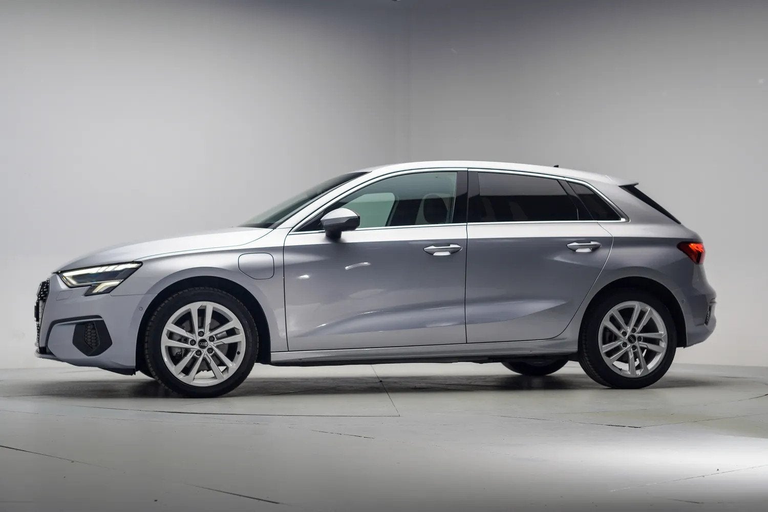 Audi A3 SPORTBACK 40 TFSI e 204pk Business edition Aut. [ LE, Automaat, 1525 kg, Gebruikt, 4 cilinders