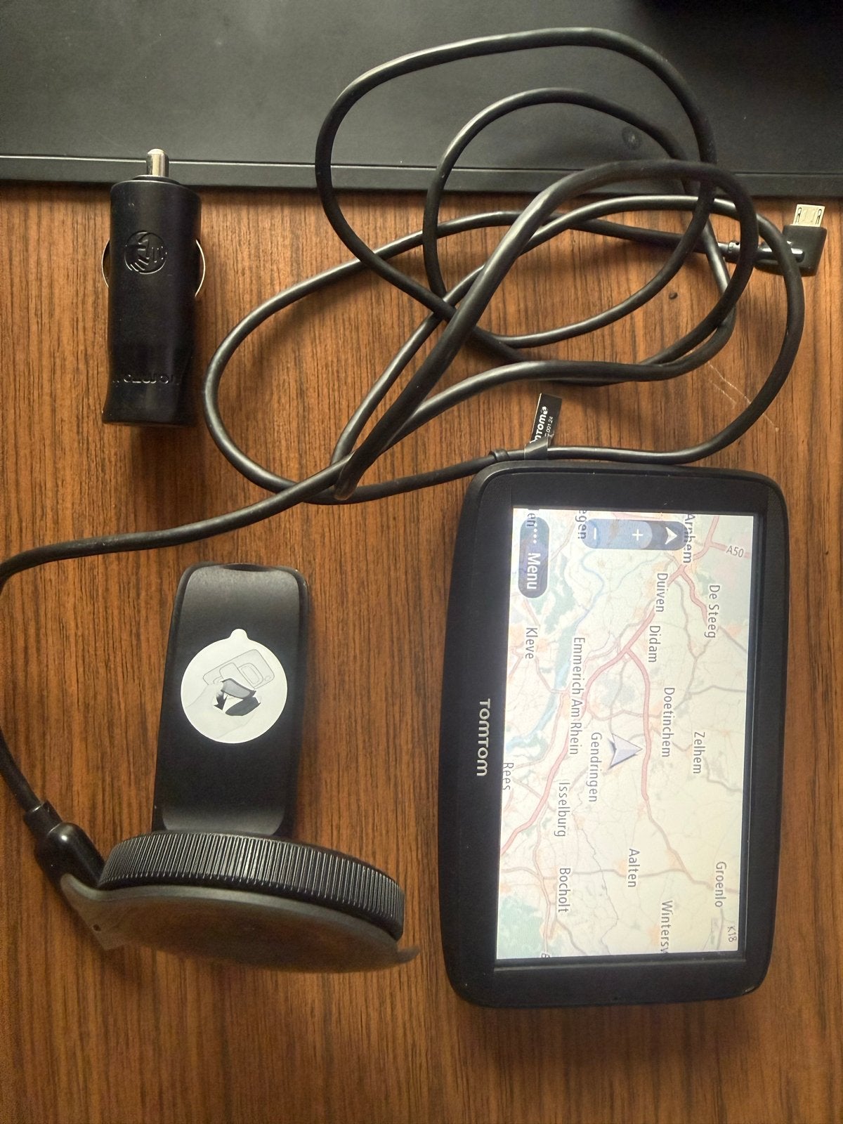 TomTom VIA 52 met actuele kaarten en accessoires, Ophalen of Verzenden, Gebruikt