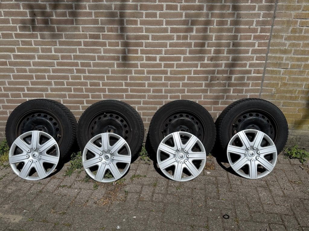 Michelin Alpin A4 205/55R16 winterset stalen velgen Renault, Auto-onderdelen, Ophalen, Gebruikt, 16 inch, Banden en Velgen
