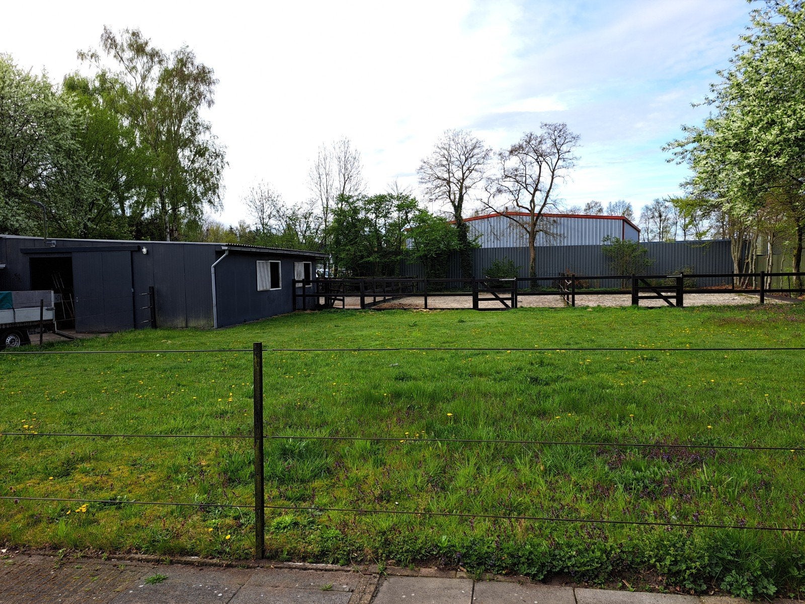 2 paardenstallen te huur vanaf 1 oktober., Stalling, 2 of 3 paarden of pony's
