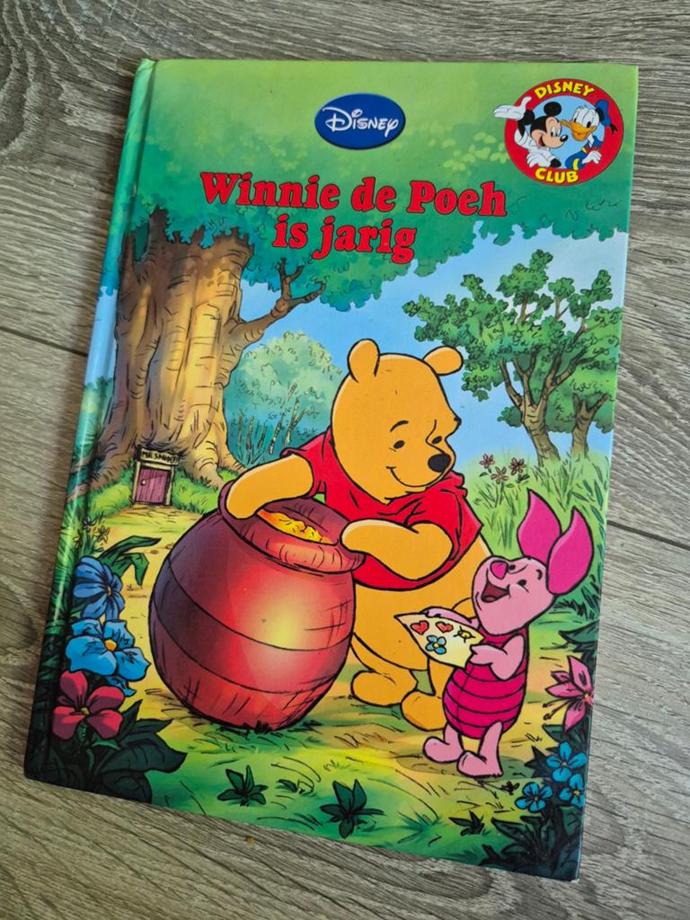 Winnie de Poeh is jarig - Disney Boekenclub, Boeken, Ophalen of Verzenden, Gelezen, Disney, Fictie algemeen