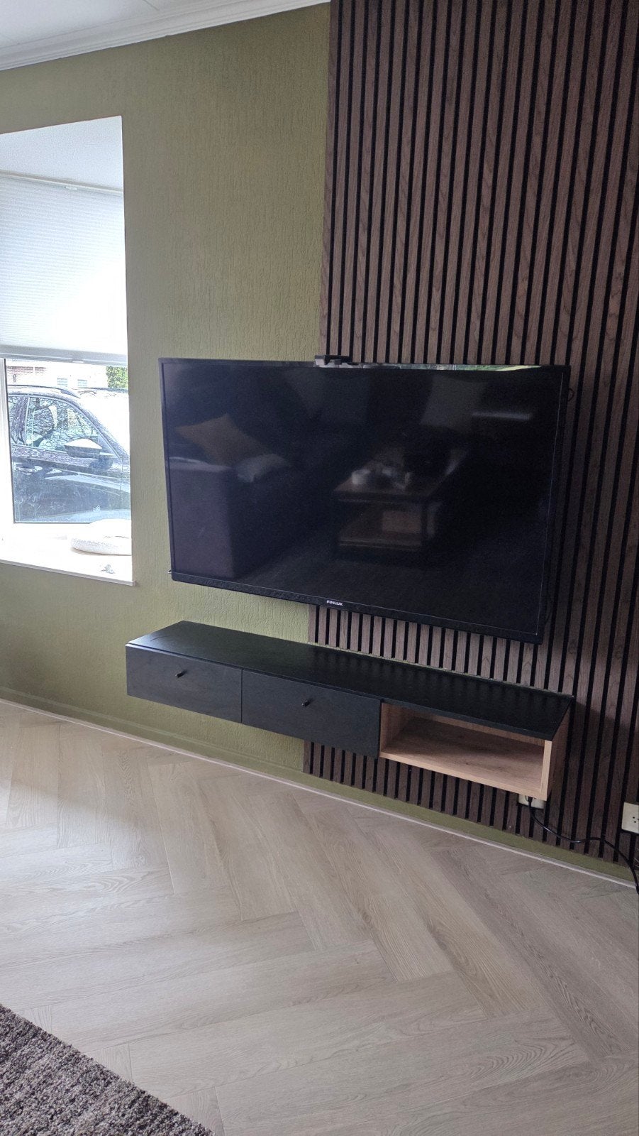 Zwevend TV Meubel Zwart met Houtkleur 140cm, Huis en Inrichting, Kasten | Televisiemeubels, Ophalen, 100 tot 150 cm, Modern, Asymmetrisch