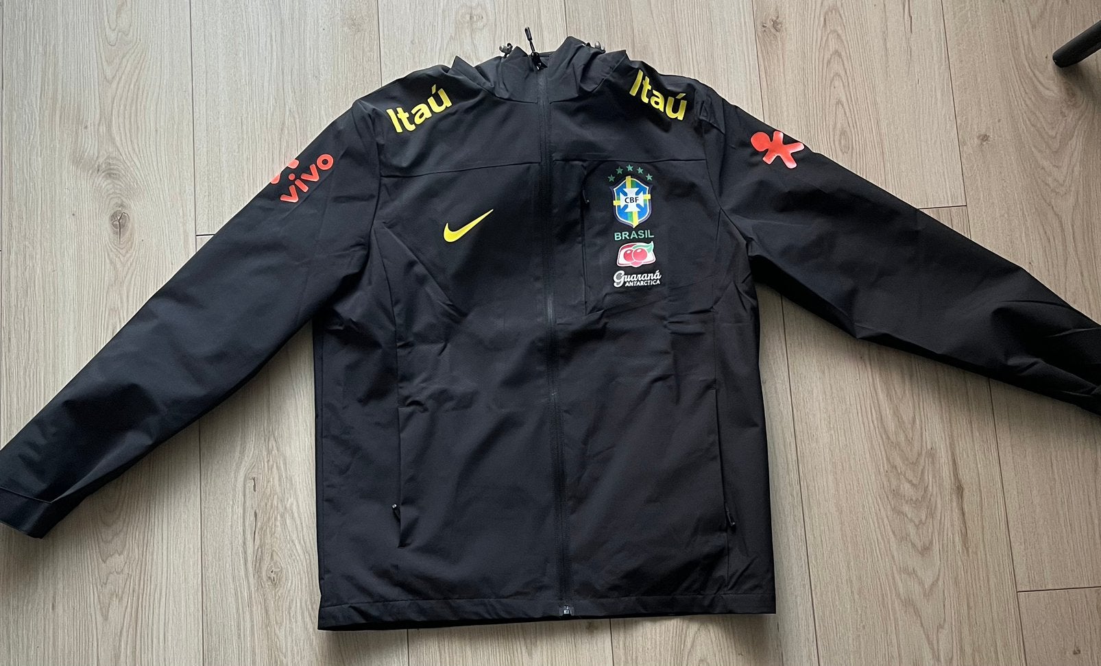 Brazilië Nike Jas – Nieuw - maat L -, Ophalen of Verzenden, Zo goed als nieuw, Zwart