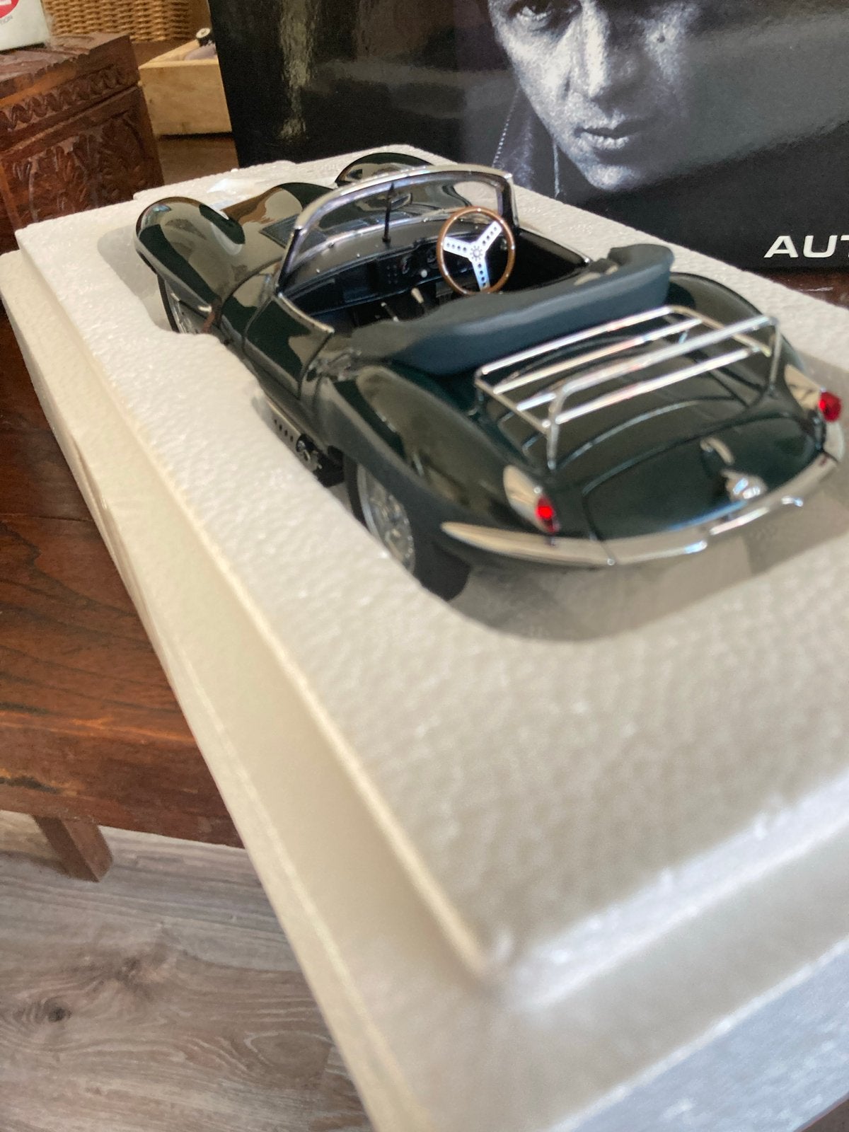AutoArt Steve McQueen Jaguar XK SS schaalmodel 1:18, Overige merken, Auto, Groter dan 1:32, Nieuw