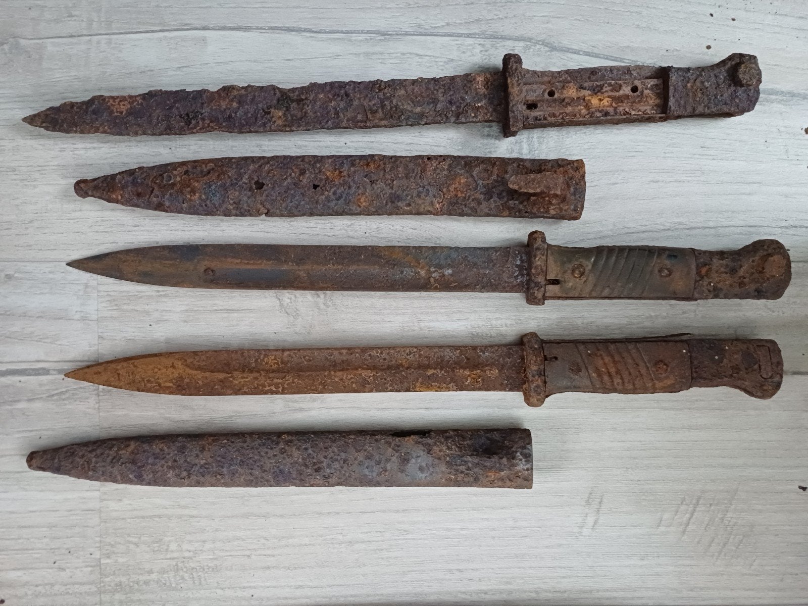 duitse bodemvondst bajonetten en schedes., Verzamelen, Ophalen of Verzenden