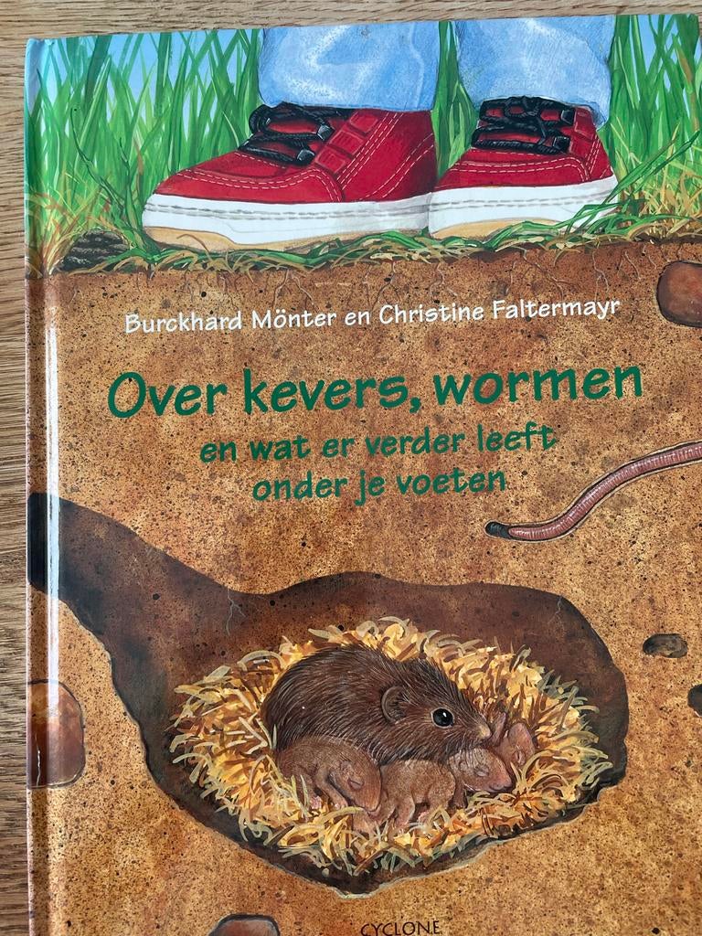 Over kevers, wormen en wat er verder leeft onder je voeten, Ophalen of Verzenden, Zo goed als nieuw, Natuur algemeen