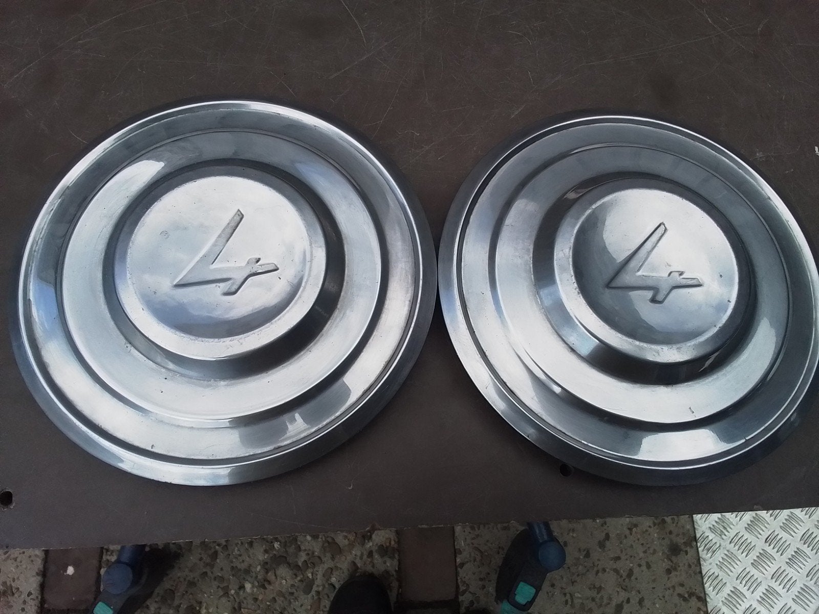 wieldoppen ford v4 jaren '60 (2 stuks), Ophalen of Verzenden