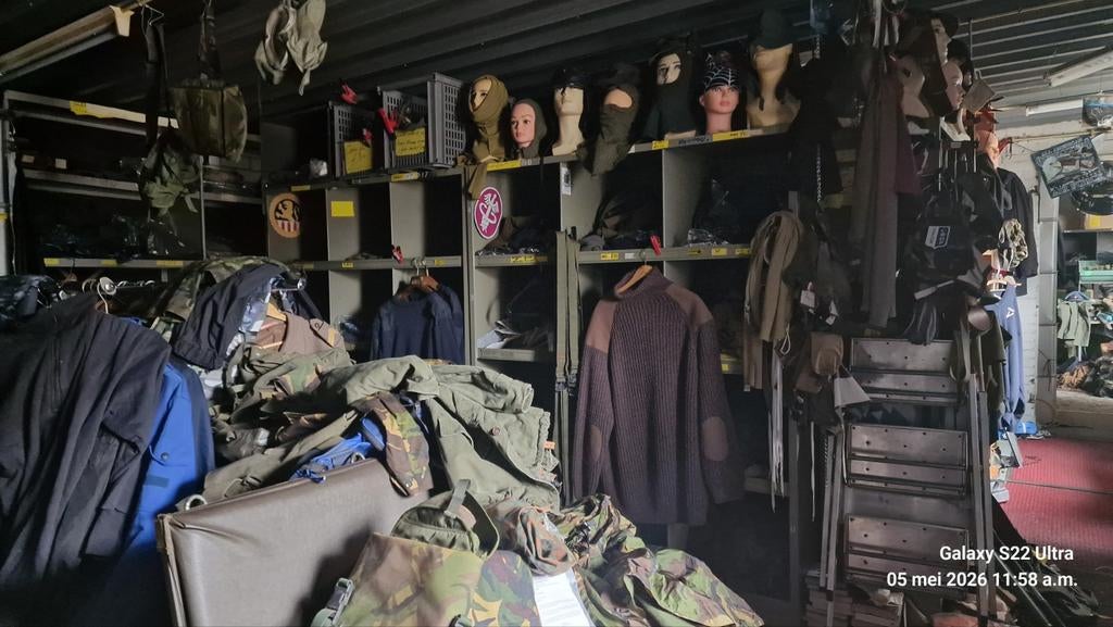 Nog diverse legerspullen bij de Dump in Waspik, Verzamelen, Ophalen, Landmacht, Nederland