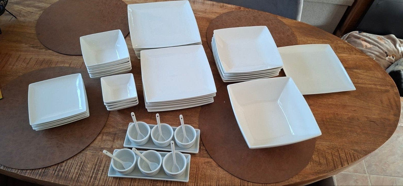 Yong Servies - Compleet wit servies van New Bone China, Ophalen, Zo goed als nieuw