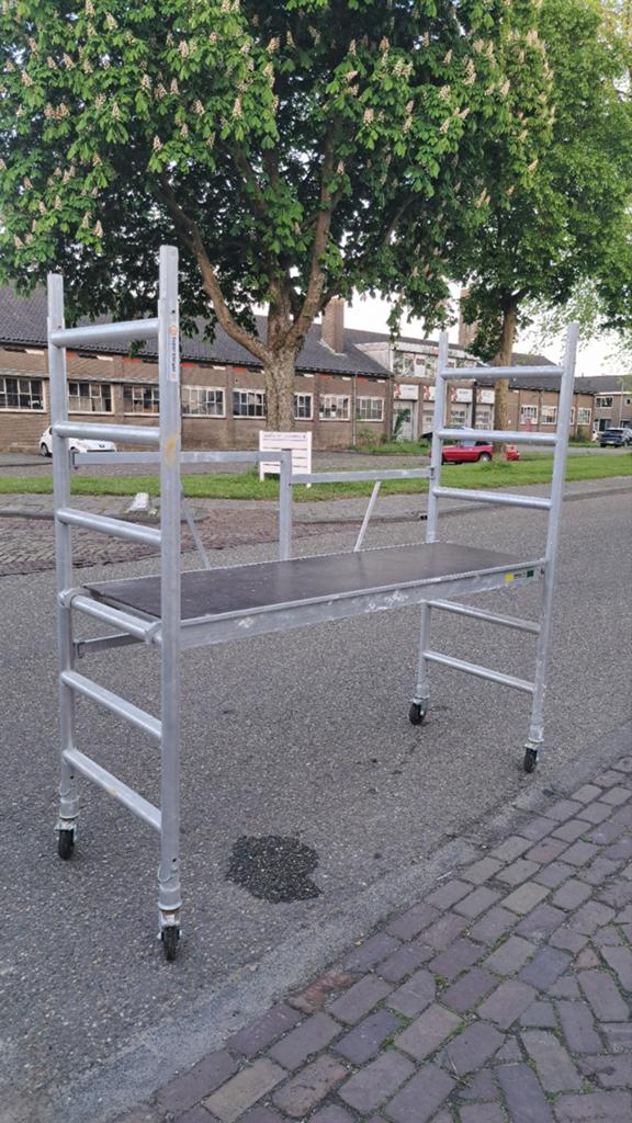 Te koop Kamersteiger inklapbare 2 mtr hoog-2 mtr lang, Ophalen of Verzenden, Rolsteiger of Kamersteiger, 5 meter of hoger