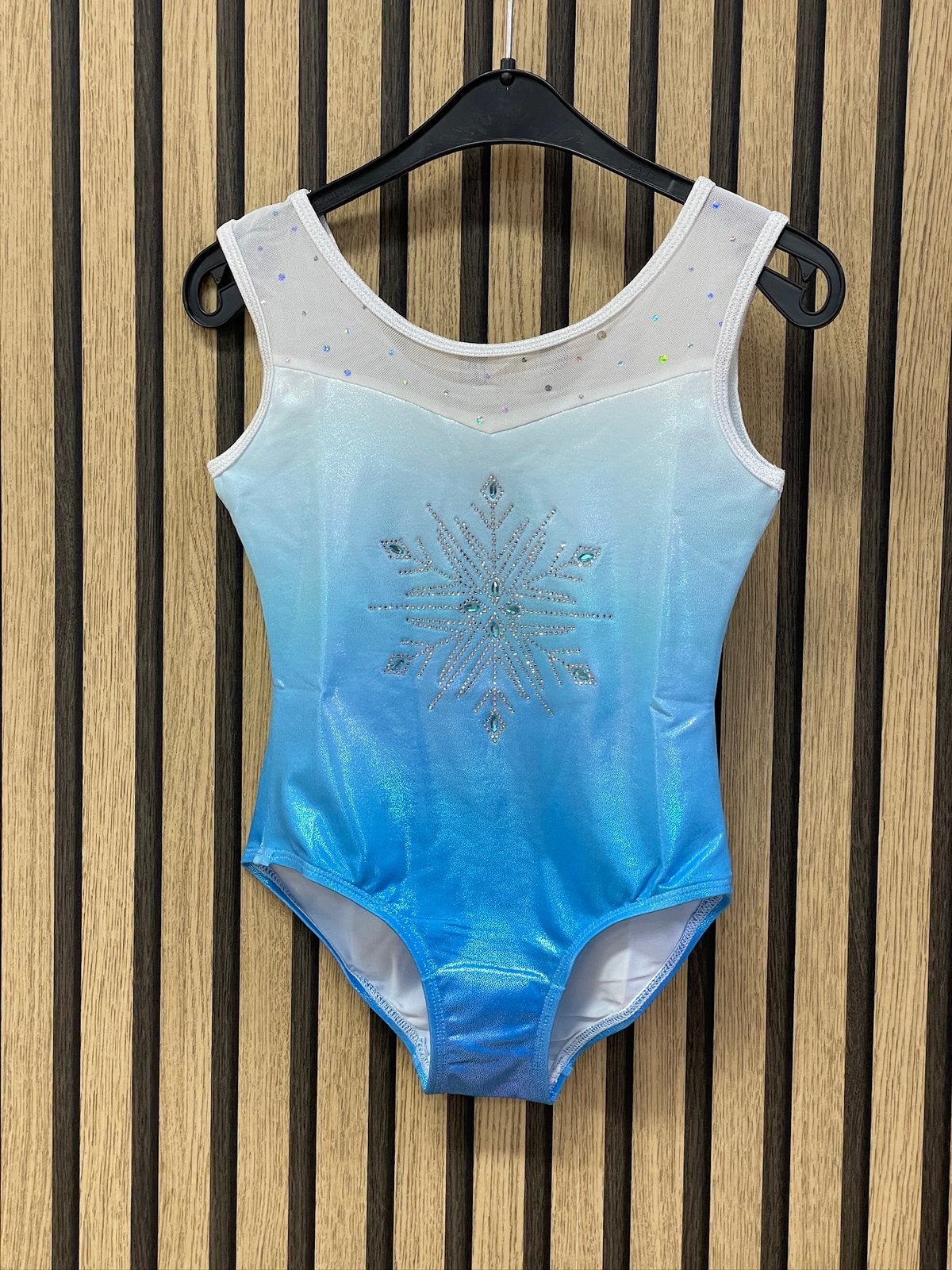 Nieuw blauw/wit turnpakje - maat 104, Sport en Fitness, Turnen, Blauw, Nieuw, Ophalen of Verzenden, Kleiner dan kindermaat 122