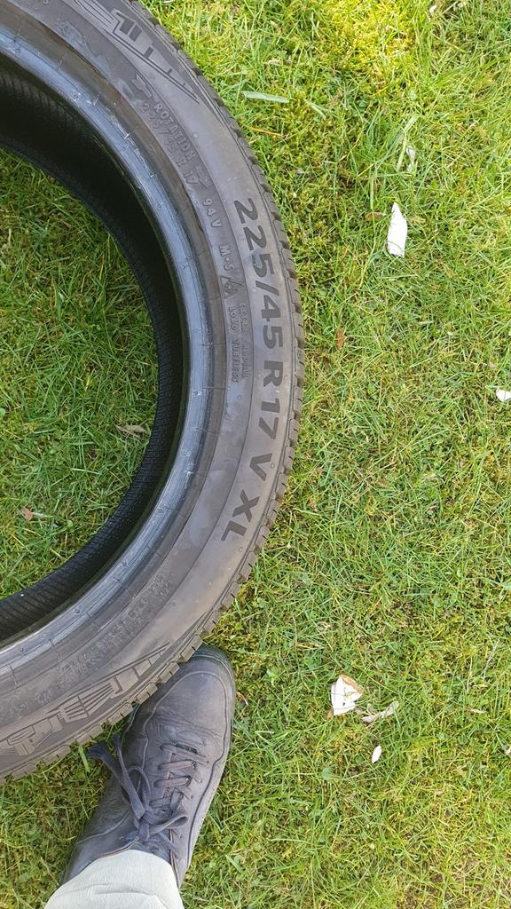 Continental All Season Band 225/45R17 V XL, Gebruikt, 17 inch, Ophalen of Verzenden, All Season