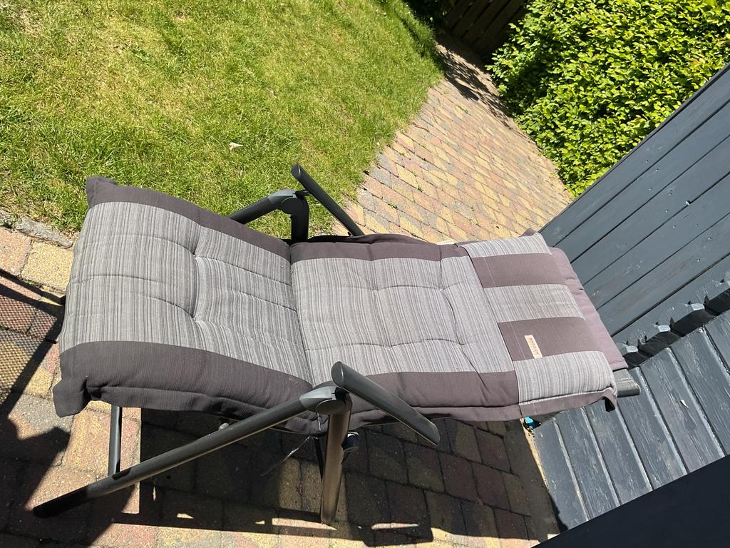 comfortabel kussen in prima staat vier stuks voor lig stoel, Tuin en Terras, Tuinstoelen, Ophalen of Verzenden, Gebruikt, Metaal